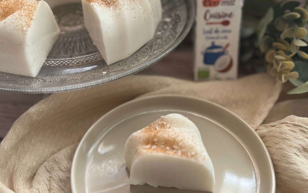 Tembleque de coco vegano sin azúcares añadidos, el postre fresquito que necesitas este verano